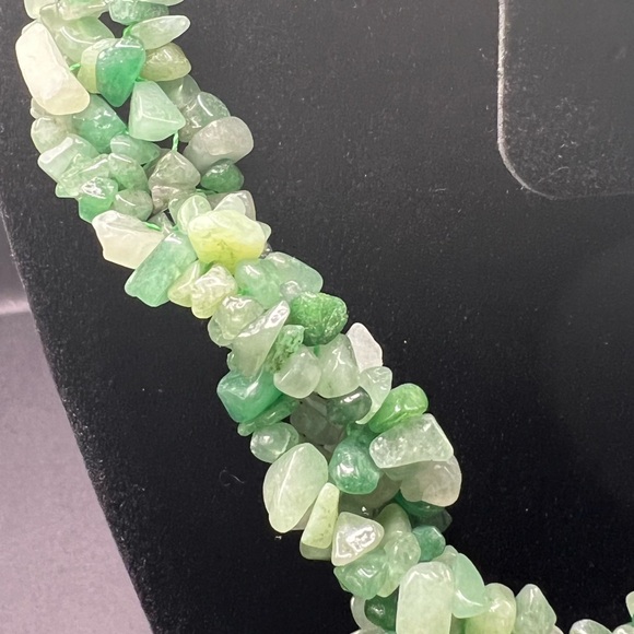 ⚠️ PRICE DROP⚠️ 
Green Aventurine Chip Necklace and Bracelet Set - Picture 3 of 5